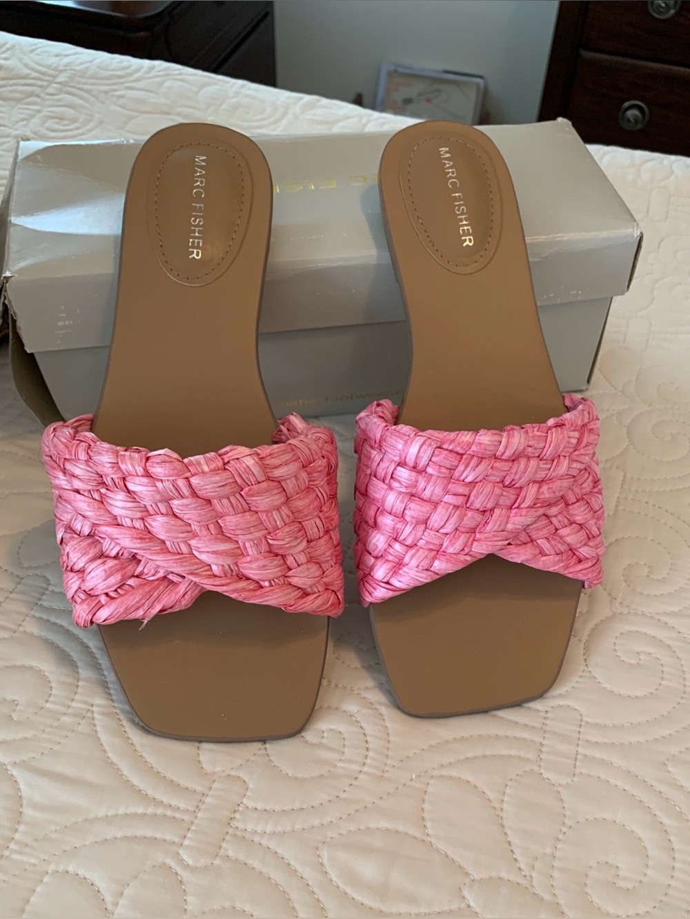 NWOT TAGS :  MARC FISHER SIZE 10 PINK SANDALS